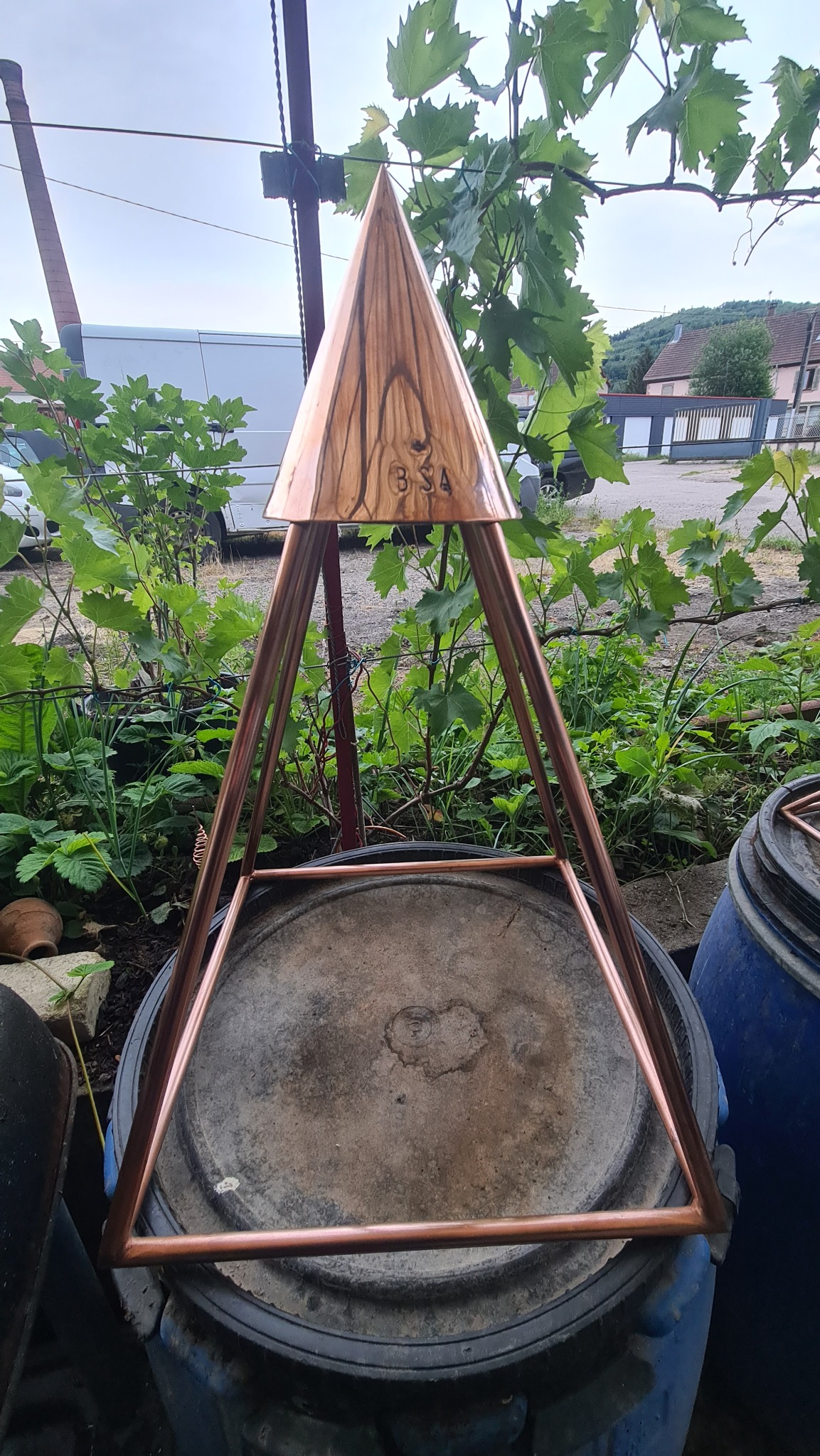 Pyramide Nubienne en cuivre avec chapeau cône à 51°